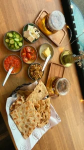 کافه کُمو (Komoo) در ریچموند لندن — تصویر 2