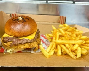رستوران برگر ۸ بلایث (Burger 8 Blyth) — تصویر 3