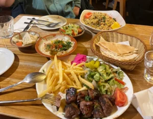 رستوران کامبیز (Kambi’s) در برایتون — تصویر 6