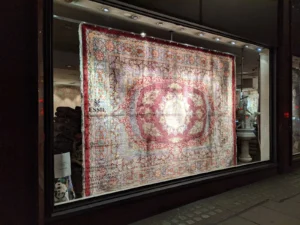 اسّی کارپتس – فرش‌های نفیس ایرانی (Essie Carpets – Fine Persian Rugs) در لندن — تصویر 7